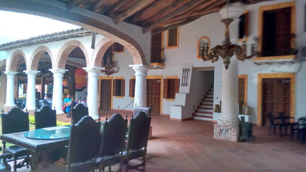 Hotel Santa Barbara Colonial - Santa Fe De Antioquia Kamer foto